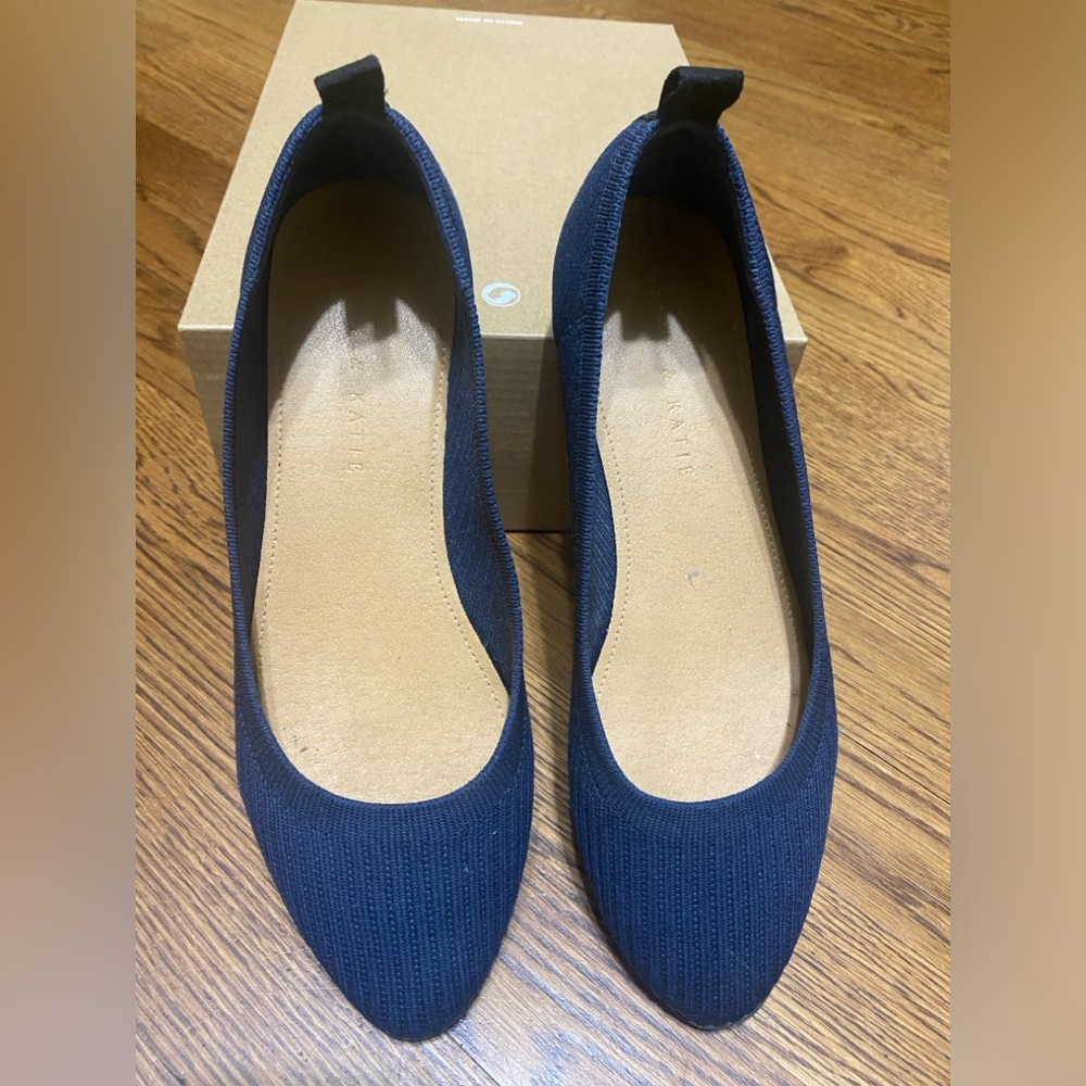 Kelly and Kate mesh, textured navy blue flat size 8 1/2